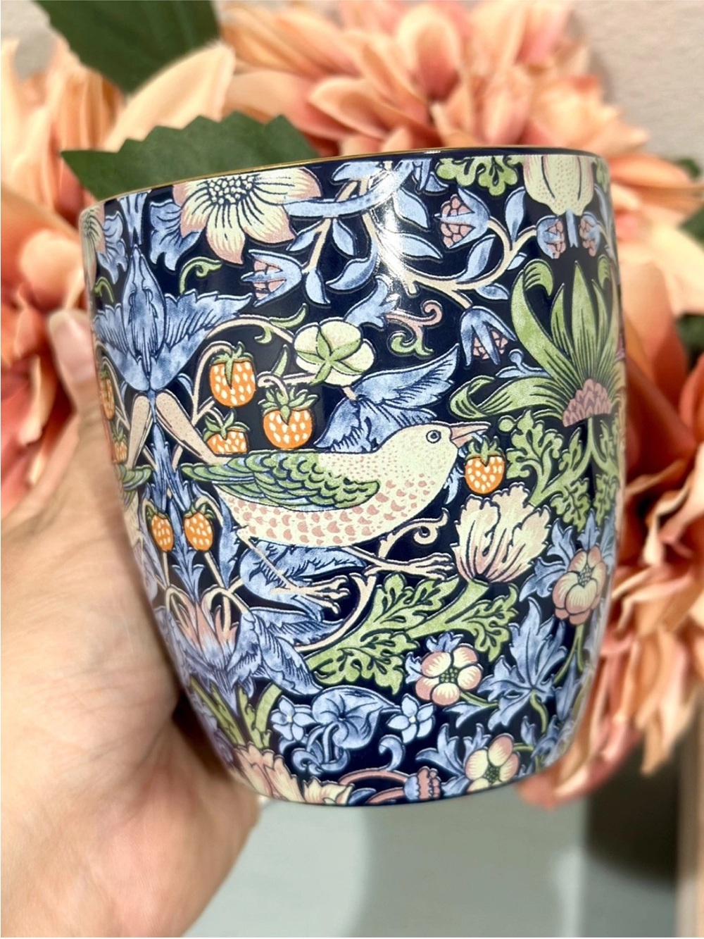 STRAWBERRY THIEF NAVY BLUE GOLD HANDLE RIM 16oz.PORCELAIN 2 MUGS
NWT MORRIS & Co